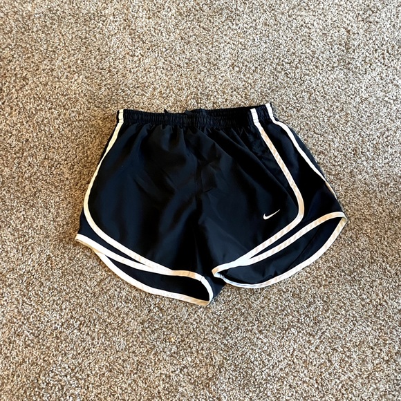 Nike - Picture 2 of 4